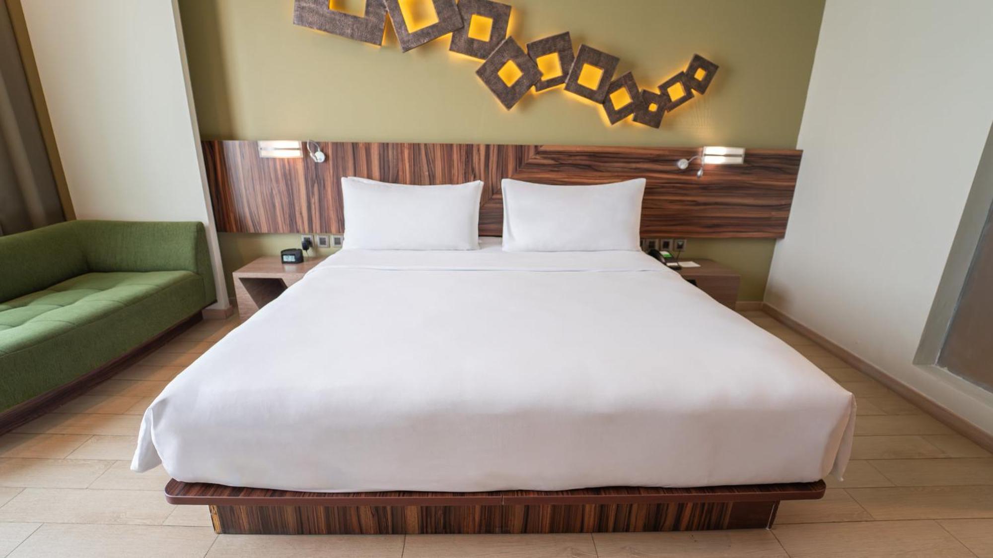 Holiday Inn Cikarang Jababeka By Ihg Dış mekan fotoğraf